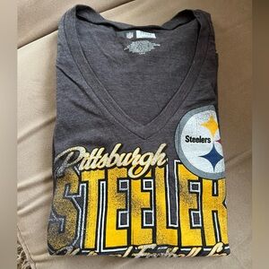 NFL Team Apparel Pittsburgh Steelers V-neck short sleeve tee. Large.